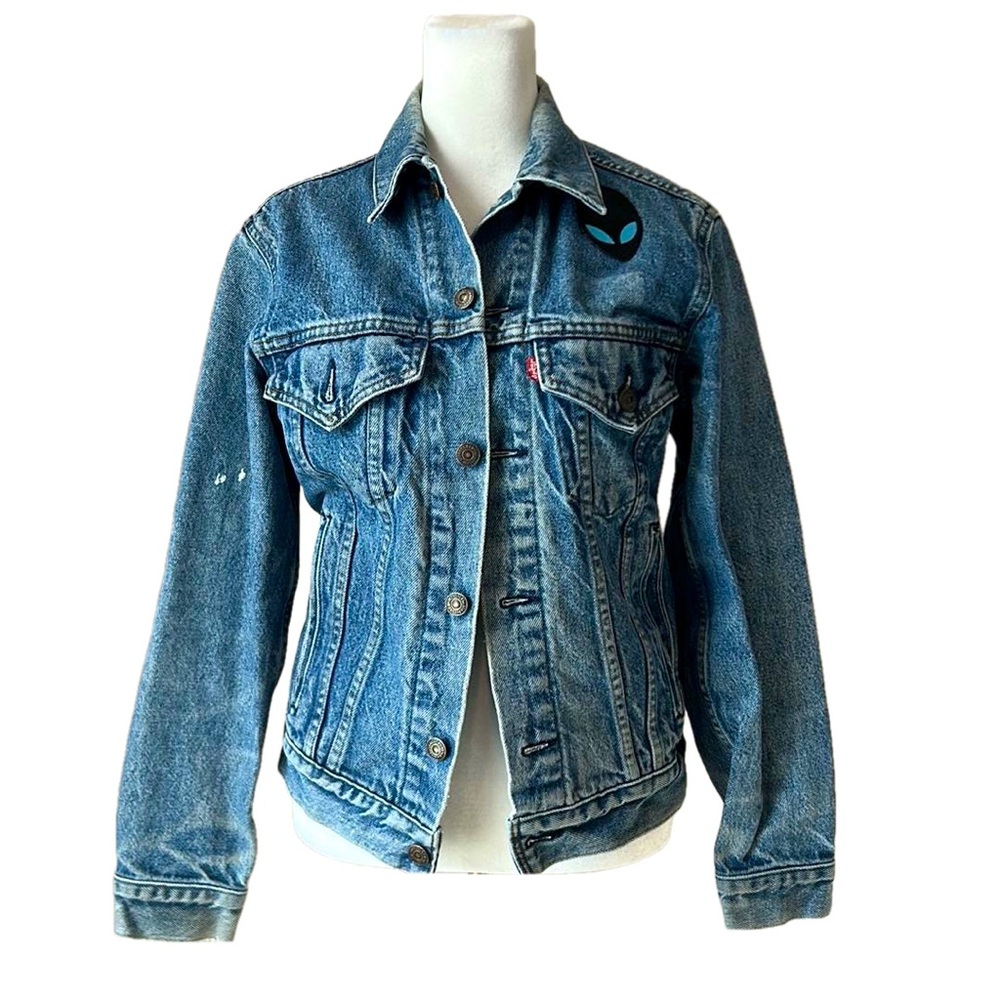 Vintage Levi’s Made in USA Stone Washed Denim Trucker Jacket Patches 34R Small